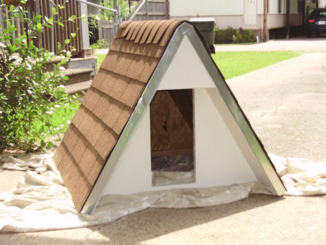 DIY Dog House Insulated