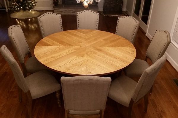 Traditional Round Farmhouse Table