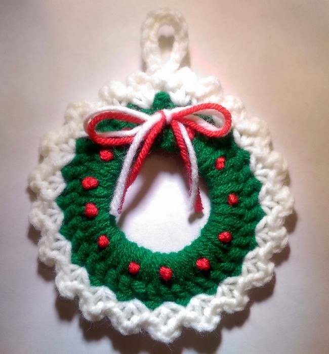 Christmas Wreath Ornament Crochet Pattern