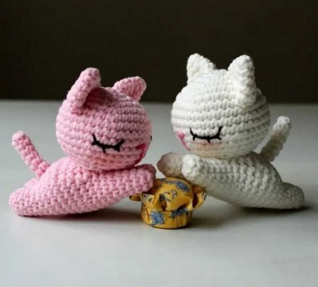 Crochet Lying Cat Pattern