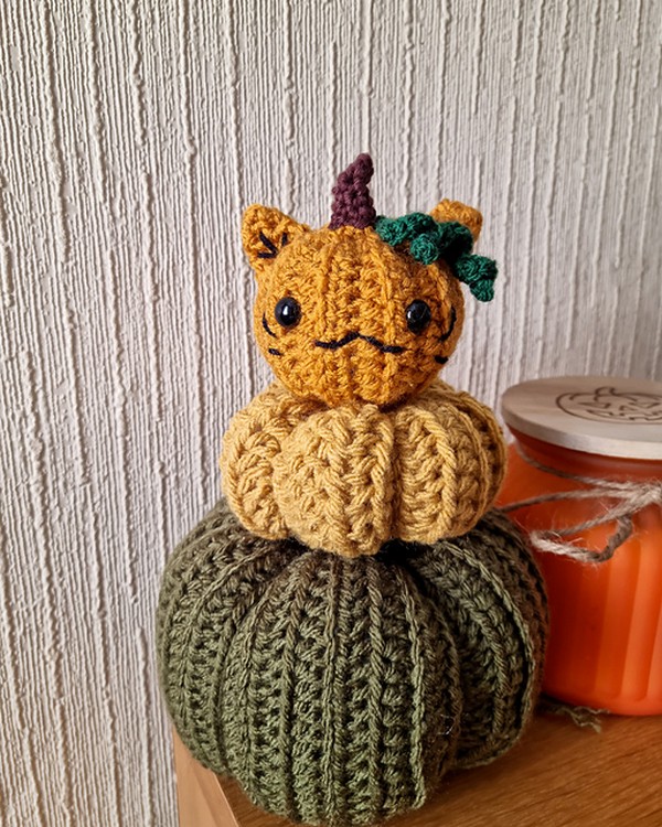 Mini Pumpkin Cat Amigurumi