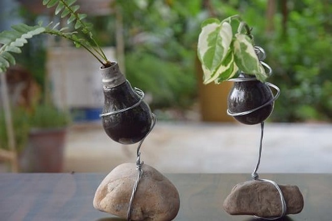 Recycle An Old Bulb Into This Diy Bulb Planter