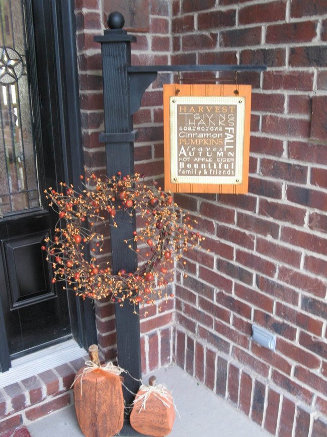 Versatile Post And Sign For Fall