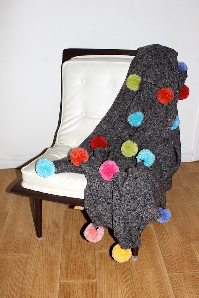 DIY No Sew Pom Pom Blanket