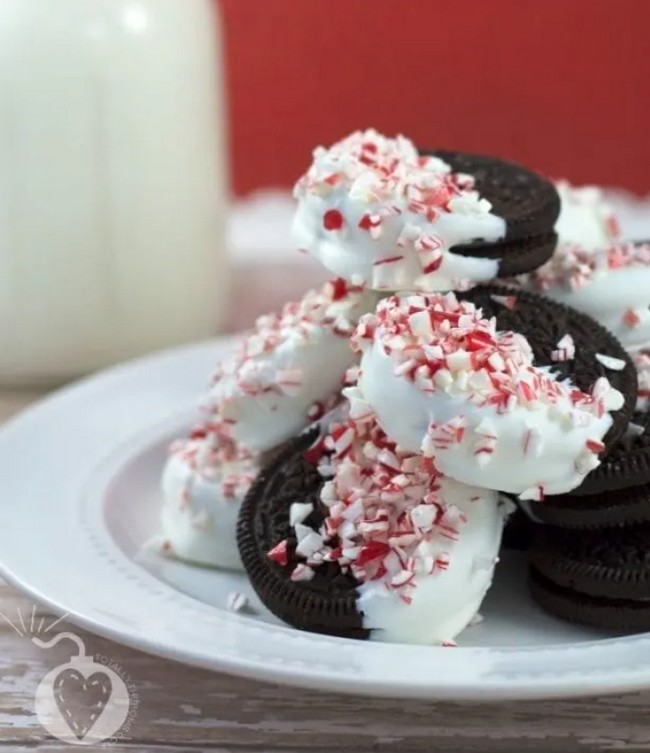 Yummy Peppermint-dipped Oreos