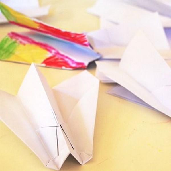  5-YEAR-OLDS CAN MAKE PERFECT PAPER PLANES FOR AN AWESOME EDUCATIONAL GAME