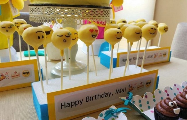 Emoji DIY Cake Pop Stand