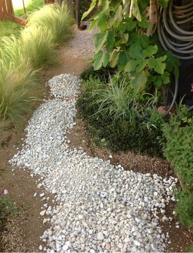 Easy To Make Gravel Pathway With Rocks