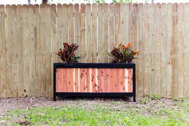Cedar Planter with Built-In Bench
