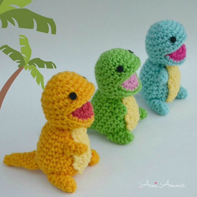 Small Crochet Dinosaur Amigurumi
