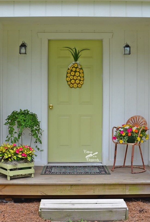Front porch décor Idea For Pineapple Lovers