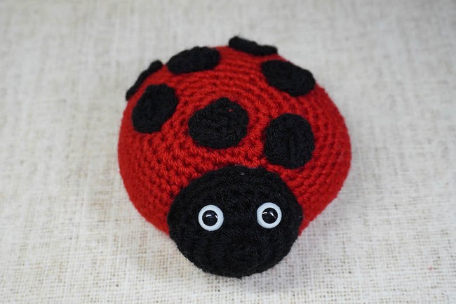Easy Crochet Ladybug
