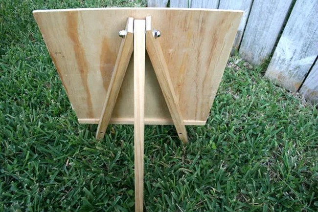 DIY Easel For Painting