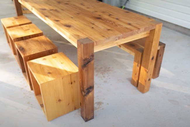 Easy DIY Outdoor Dining Table