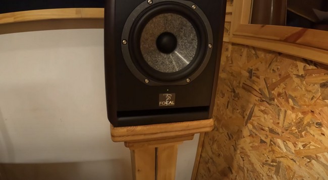 DIY Adjustable Wooden Speaker Stands