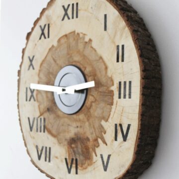 DIY Stunning Wood Slice Clock For Your Home
