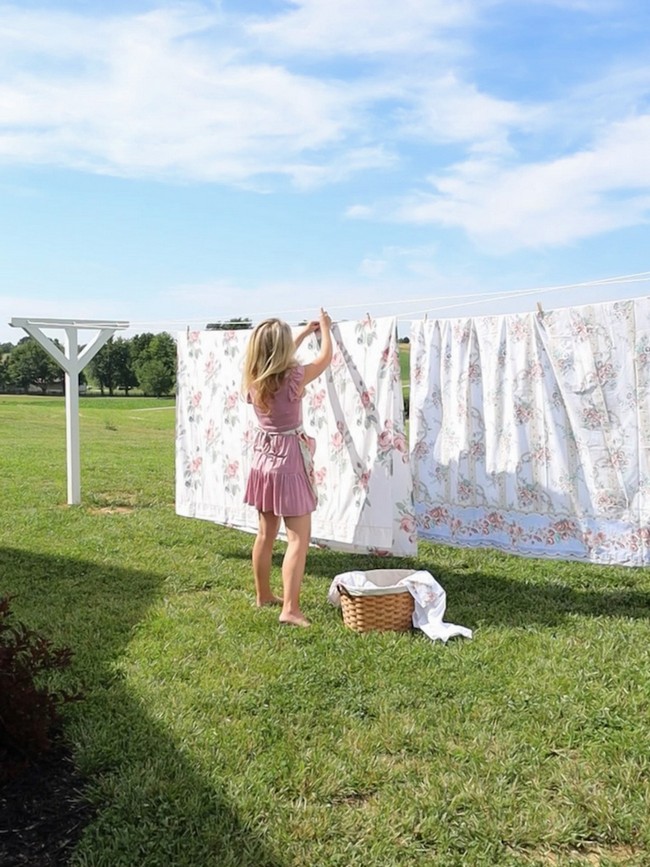 How To Build An Old-fashioned Post And Rope Clothesline